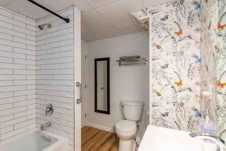 Cozy Private Apt Near Downtown برلينغتون المظهر الخارجي الصورة